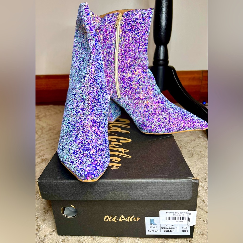 NEW NEVER WORN Old Cutter Size -10B Color- Mermaid ( Mostly Purple)